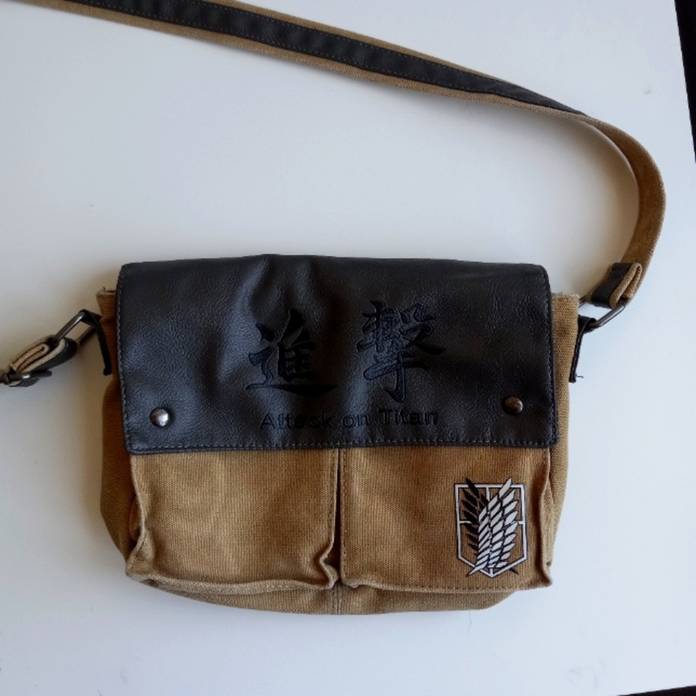 Attack on Titan satchel bag / SIGNED